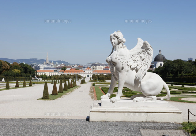 ベルヴェデーレ宮殿の庭園とスフィンクス像 ウィーン[10610003423]の
