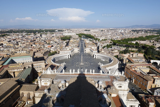 サン・ピエトロ大聖堂より望むバチカン市国とローマの街並み
