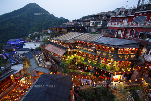 台湾 九フンの夕景 の写真素材 イラスト素材 アマナイメージズ