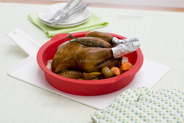 シリコンベーキングでつくったローストチキン の写真素材 イラスト素材 アマナイメージズ