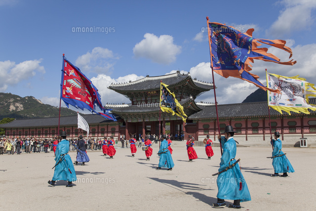 景福宮の守門将交代式 の写真素材 イラスト素材 アマナイメージズ 景福宮の守門将交代式 の写真素材 イラスト素材 アマナイメージズ