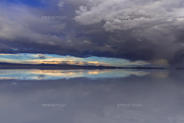 ウユニ塩湖の塩の結晶[10616004248]の写真・イラスト素材｜アマナ