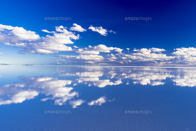 ミラーレイク ウユニ塩湖の絶景 の写真素材 イラスト素材 アマナイメージズ ミラーレイク ウユニ塩湖の絶景 の写真素材 イラスト素材 アマナイメージズ
