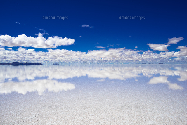 ミラーレイク ウユニ塩湖の絶景 の写真素材 イラスト素材 アマナイメージズ