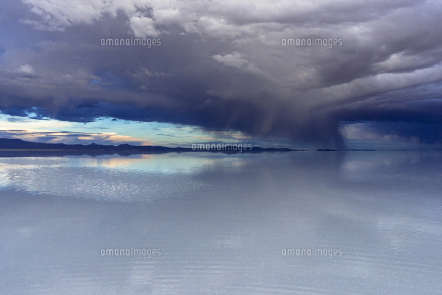 ウユニ塩湖の塩の結晶[10616004248]の写真・イラスト素材｜アマナ