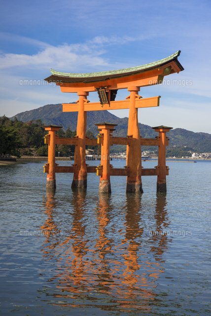 安芸の宮島 厳島神社大鳥居 の写真素材 イラスト素材 アマナイメージズ
