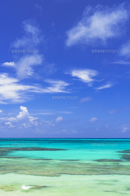 来間島 長間浜の美しいサンゴ礁の海 の写真素材 イラスト素材 アマナイメージズ 来間島 長間浜の美しいサンゴ礁の海 の写真素材 イラスト素材 アマナイメージズ