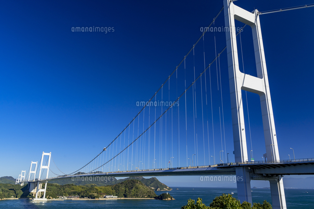 しまなみ海道の来島海峡大橋と瀬戸内海の海 の写真素材 イラスト素材 アマナイメージズ