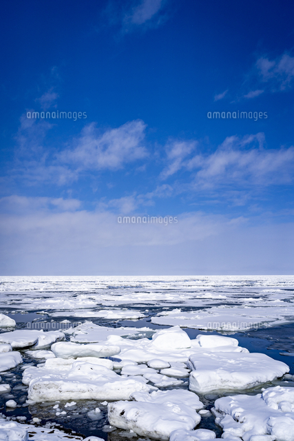 オホーツク海の流氷群 の写真素材 イラスト素材 アマナイメージズ