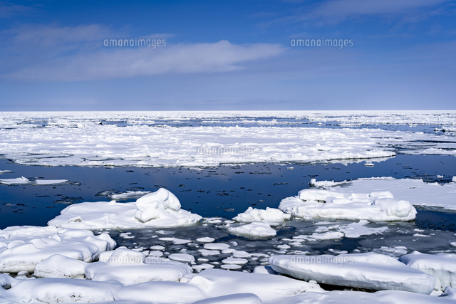 オホーツク海の流氷群 の写真素材 イラスト素材 アマナイメージズ