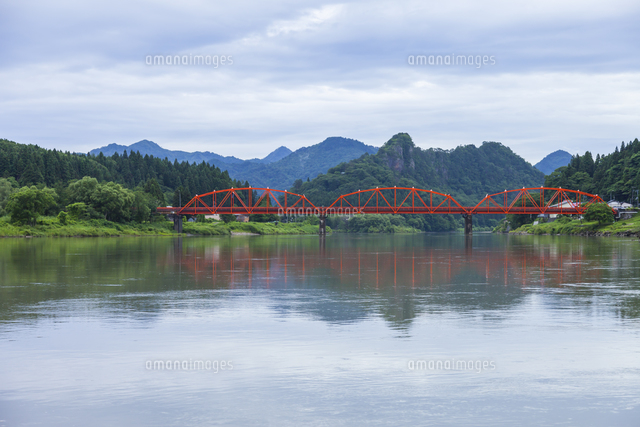 阿賀野川ときりん橋と麒麟山 の写真素材 イラスト素材 アマナイメージズ