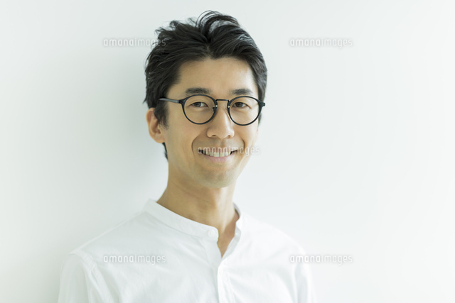 日本人男性のポートレート[10622000875]の写真・イラスト素材｜アマナ
