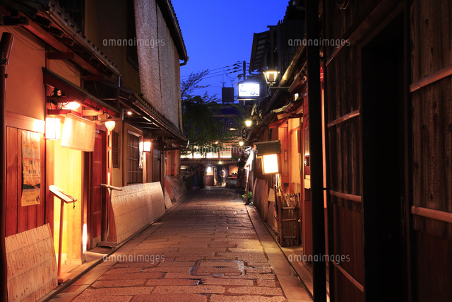 京祇園 白川の夜景[10630006982]の写真・イラスト素材｜アマナイメージズ
