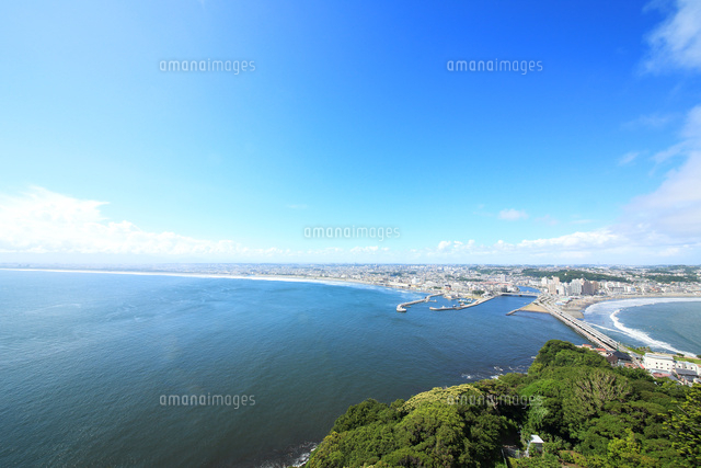 江ノ島から望む夏の湘南の海 の写真素材 イラスト素材 アマナイメージズ