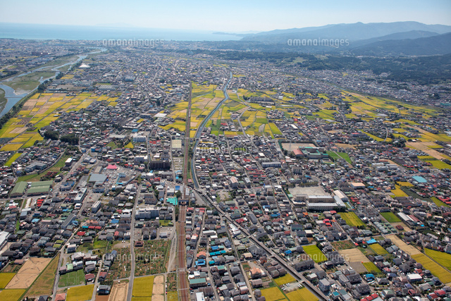 小田急線栢山駅周辺から小田原市内を望む航空写真 の写真素材 イラスト素材 アマナイメージズ