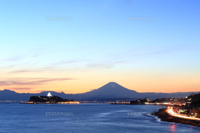 シーキャンドルライトアップした江ノ島と富士山[10669002421]の写真
