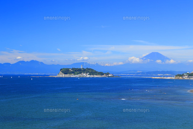 夏富士と江ノ島[10669003327]の写真・イラスト素材｜アマナイメージズ