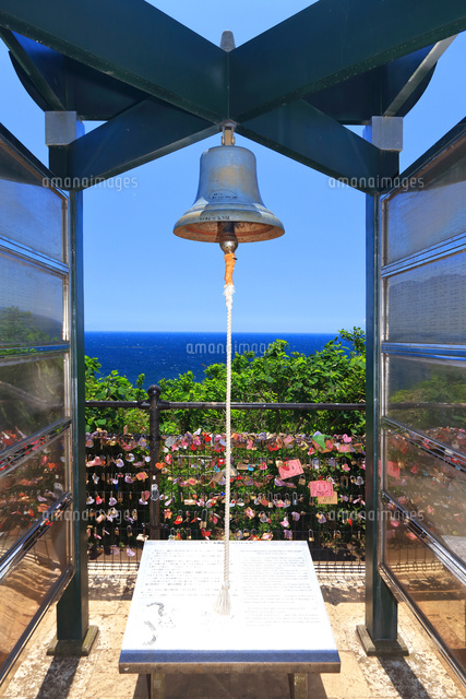 江の島 恋人の丘にある龍恋の鐘 の写真素材 イラスト素材 アマナイメージズ