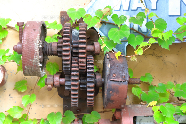 クラシカルな歯車のオブジェ の写真素材 イラスト素材 アマナイメージズ