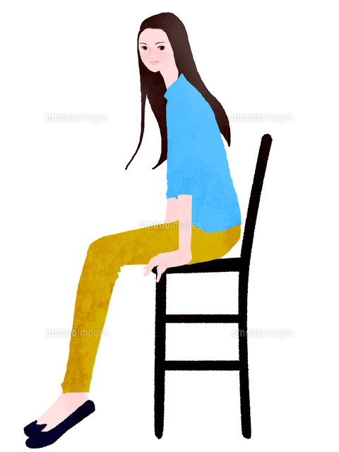 椅子に座る女性 の写真素材 イラスト素材 アマナイメージズ