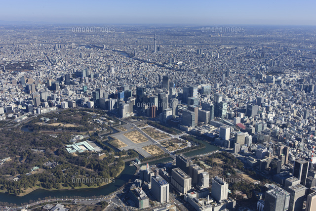 東京駅空撮 南西側より秋葉原 スカイツリー 錦糸町方面 の写真素材 イラスト素材 アマナイメージズ
