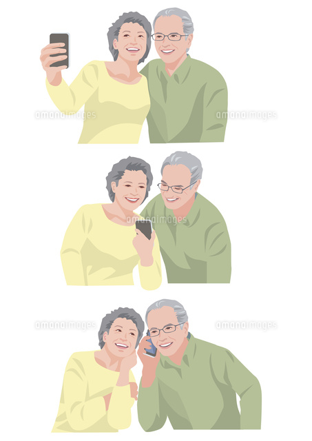 一緒に写真を撮る メールを送る 会話をする老夫婦 の写真素材 イラスト素材 アマナイメージズ
