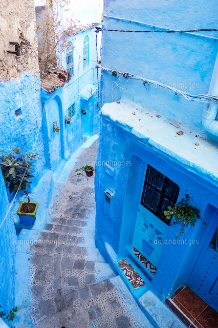 外国 モロッコ シャウエンの青い町並み の写真素材 イラスト素材 アマナイメージズ