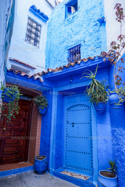 外国 モロッコ シャウエンの青い町並み 10692000813 の写真素材 イラスト素材 アマナイメージズ