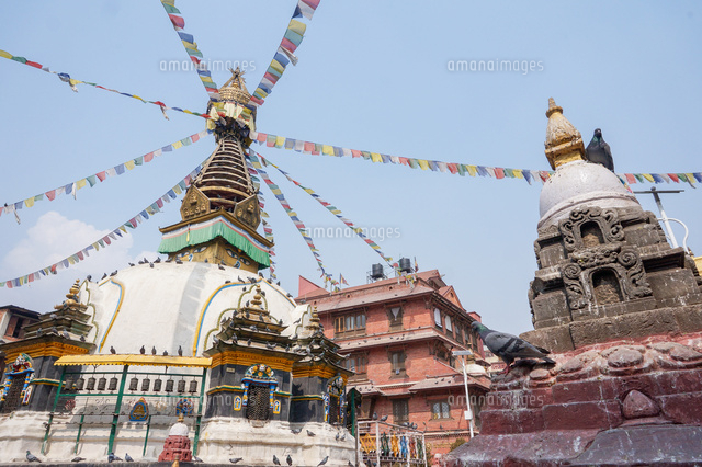 ネパール カトマンズのタメル地区のストゥーパ の写真素材 イラスト素材 アマナイメージズ