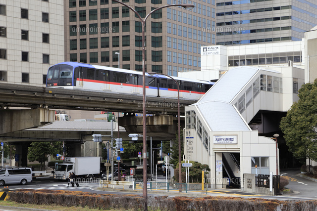 東京モノレールと天王洲アイル駅 の写真素材 イラスト素材 アマナイメージズ