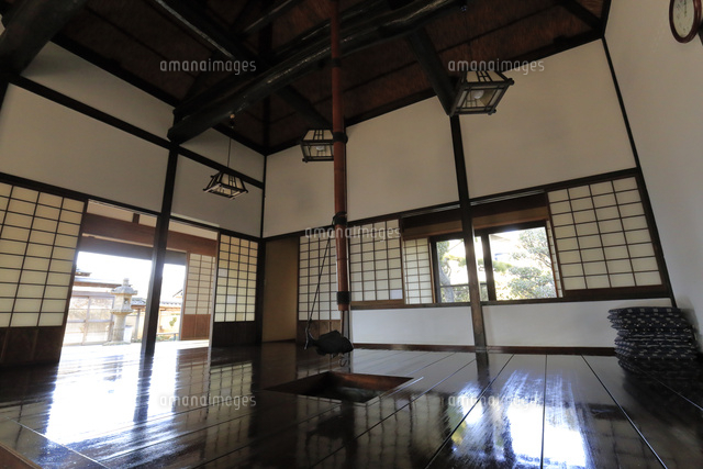 盆栽四季の家 の写真素材 イラスト素材 アマナイメージズ