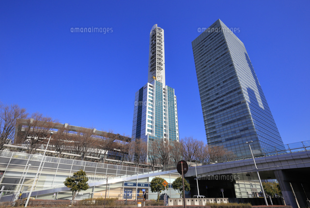 Nttドコモさいたまビルと明治安田生命ランドアクシスタワー の写真素材 イラスト素材 アマナイメージズ