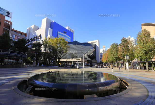 池袋西口公園 の写真素材 イラスト素材 アマナイメージズ