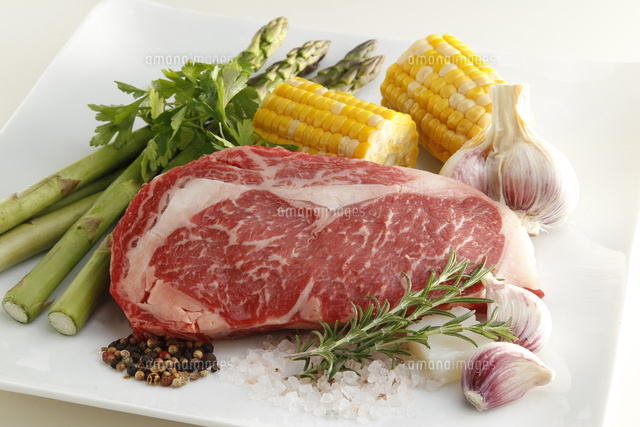 和牛ステーキ用生肉 の写真素材 イラスト素材 アマナイメージズ