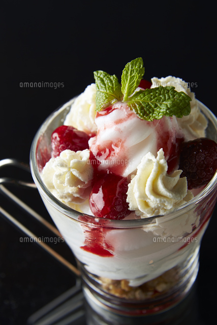 3種クリームパフェ の写真素材 イラスト素材 アマナイメージズ 3種クリームパフェ の写真素材 イラスト素材 アマナイメージズ