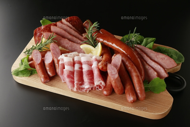 ハム ソーセージ盛り合わせ の写真素材 イラスト素材 アマナイメージズ