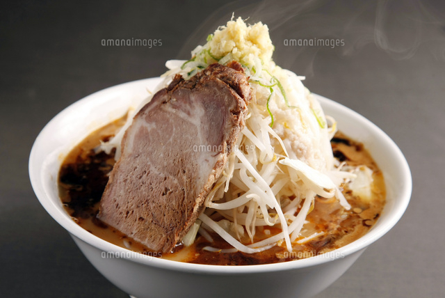 たっぷり野菜の味噌ラーメン の写真素材 イラスト素材 アマナイメージズ