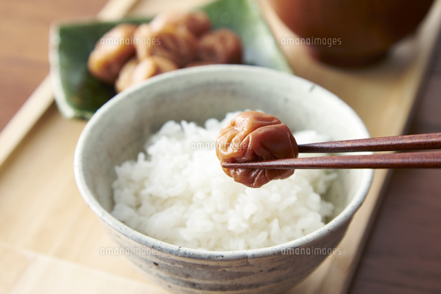 梅干しごはん の写真素材 イラスト素材 アマナイメージズ