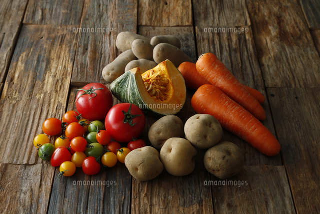 緑黄色野菜とジャガイモ の写真素材 イラスト素材 アマナイメージズ