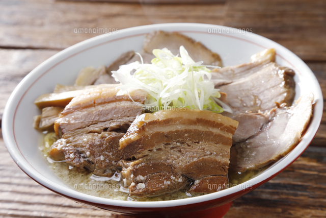 豚角煮とチャーシュー大盛り醤油ラーメン[10724008770]の写真