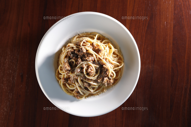 上から見たミートパスタ の写真素材 イラスト素材 アマナイメージズ