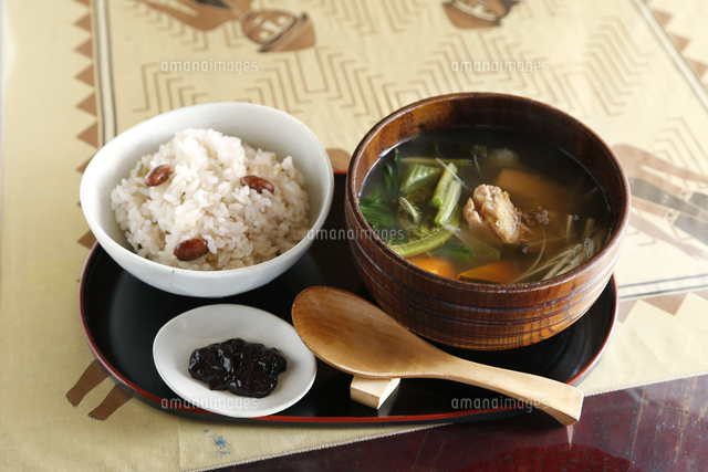 アイヌの食事 の写真素材 イラスト素材 アマナイメージズ