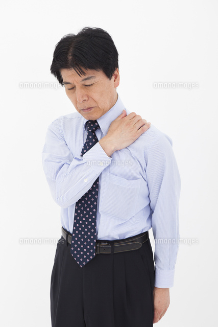 ワイシャツ姿の男性 の写真素材 イラスト素材 アマナイメージズ