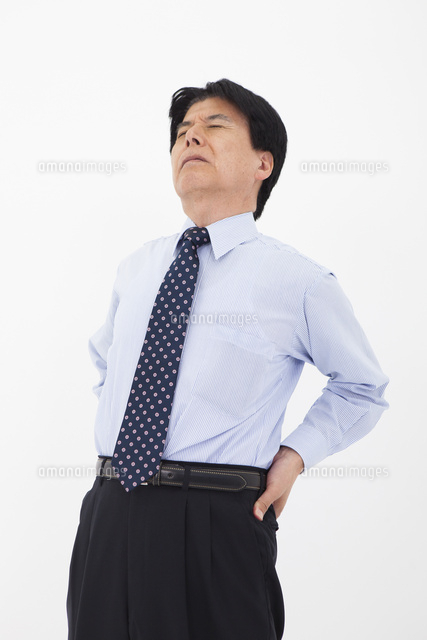 ワイシャツ姿の男性 の写真素材 イラスト素材 アマナイメージズ