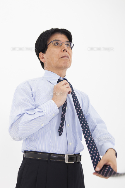 ワイシャツ姿の男性 の写真素材 イラスト素材 アマナイメージズ