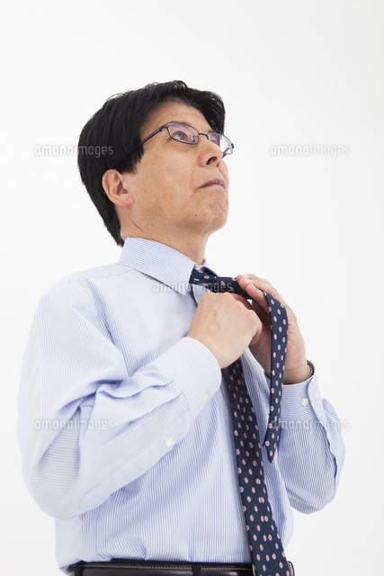 ワイシャツ姿の男性 の写真素材 イラスト素材 アマナイメージズ