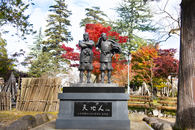 秋の上杉景勝と直江兼続の主従像 の写真素材 イラスト素材 アマナイメージズ