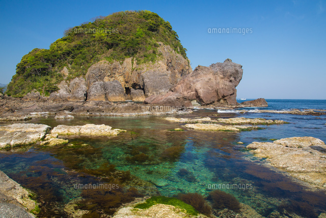 晴天の黒島と蛙島[10731000066]の写真・イラスト素材｜アマナイメージズ