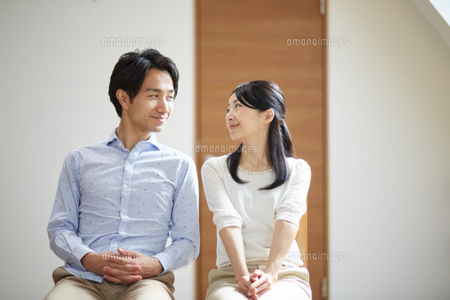 爽やかなカップル の写真素材 イラスト素材 アマナイメージズ