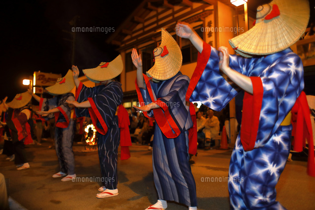 8月 秋田の西馬音内盆踊り の写真素材 イラスト素材 アマナイメージズ